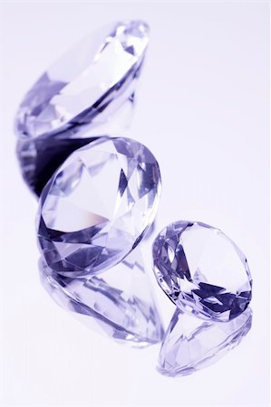 simsearch:649-09207278,k - Pure Gemstones on white mirror background Stockbilder - Microstock & Abonnement, Bildnummer: 400-04287759