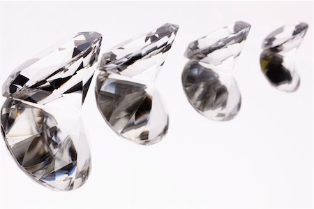 simsearch:649-09207278,k - Pure Gemstones on white mirror background Stockbilder - Microstock & Abonnement, Bildnummer: 400-04287783