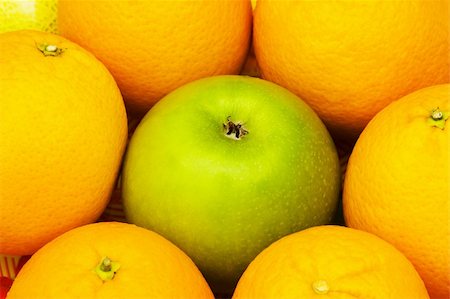 simsearch:400-04243170,k - Stand out from crowd with apple and oranges Stock Photo - Budget Royalty-Free & Subscription, Code: 400-04288098