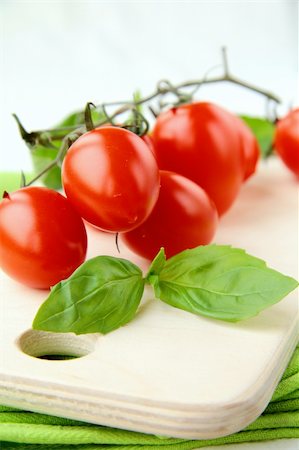 simsearch:400-03992643,k - cherry tomatoes and basil Italian Still Life Stock Photo - Budget Royalty-Free & Subscription, Code: 400-04288499