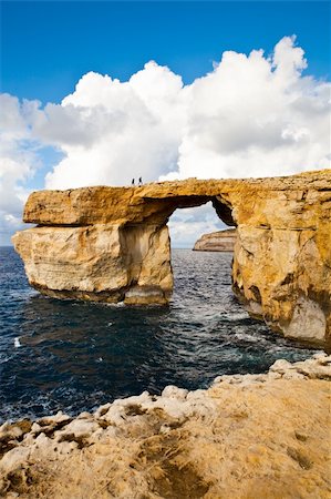 simsearch:400-08695427,k - Natural rock arch called the Azure Window, island of Gozo, Malta Foto de stock - Super Valor sin royalties y Suscripción, Código: 400-04288782