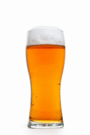 simsearch:400-04644670,k - Glass of classic beer isolated over white Fotografie stock - Microstock e Abbonamento, Codice: 400-04289998