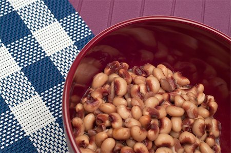 Close Up of Bowl of Canned Black Eyed Peas Food Concept. Foto de stock - Super Valor sin royalties y Suscripción, Código: 400-04281299