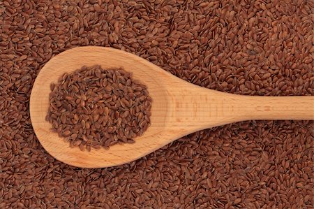 Linseed grain in a wooden spoon and forming a background. Photographie de stock - Aubaine LD & Abonnement, Code: 400-04281737