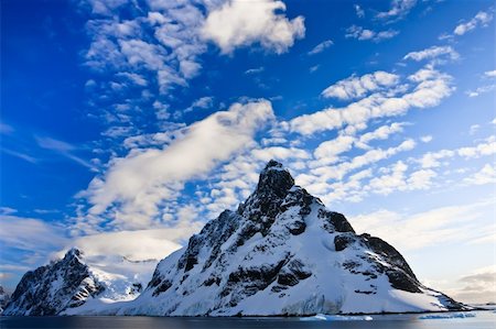simsearch:400-04299207,k - Beautiful snow-capped mountains against the blue sky in Antarctica Stock Photo - Budget Royalty-Free & Subscription, Code: 400-04282317