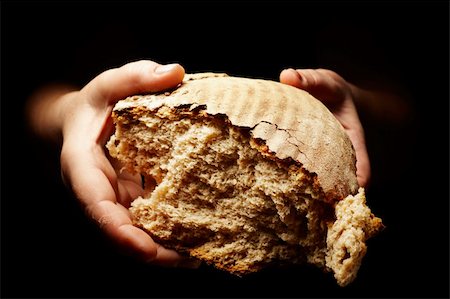 simsearch:400-05701644,k - female hands holding a divided brown loaf of bread Stock Photo - Budget Royalty-Free & Subscription, Code: 400-04283306