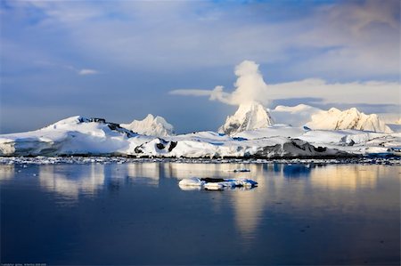 simsearch:400-05038432,k - The mountains and their reflection in the water with ice. The clouds in the sky. Stock Photo - Budget Royalty-Free & Subscription, Code: 400-04283443