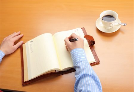 simsearch:400-05694231,k - Businessman writing a note at his workplace. Foto de stock - Super Valor sin royalties y Suscripción, Código: 400-04283678