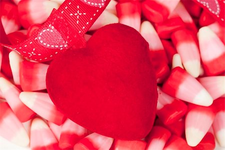 photosurfer (artist) - Red felt heart on Valentine's Day themed candy corn. Horizontal shot. Stock Photo - Budget Royalty-Free & Subscription, Code: 400-04295012