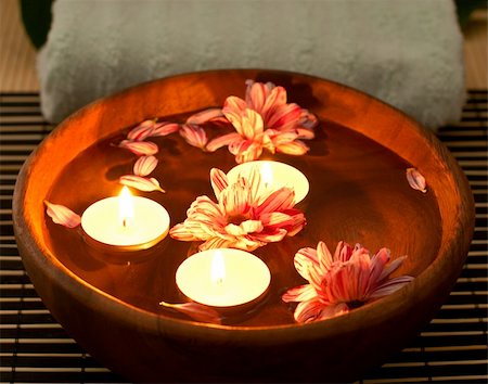 Aromatherapy. Flowers and candles floating in a water. Stock Photo - Budget Royalty-Free & Subscription, Code: 400-04295098