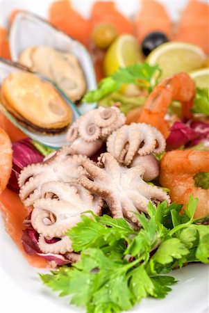 sea lettuce - appetizer closeup of different seafood and vegetables Photographie de stock - Aubaine LD & Abonnement, Code: 400-04295274