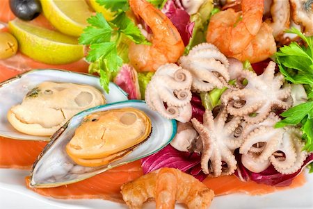 sea lettuce - appetizer closeup of different seafood and vegetables Photographie de stock - Aubaine LD & Abonnement, Code: 400-04295272