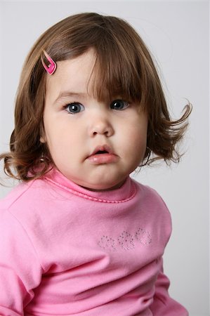 fat baby girl - Toddler girl with chubby cheeks wearing a pink top Foto de stock - Super Valor sin royalties y Suscripción, Código: 400-04296394