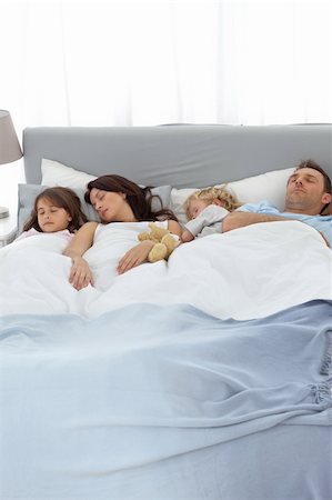 Peaceful family sleeping together in the parents's bed Stock Photo - Budget Royalty-Free & Subscription, Code: 400-04296629
