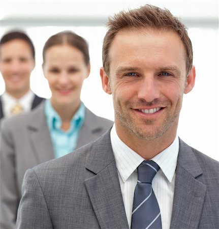 simsearch:400-04287075,k - Businessmen and businesswman posing together in a row in the office Fotografie stock - Microstock e Abbonamento, Codice: 400-04296711