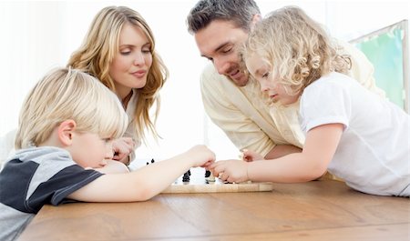simsearch:400-04467628,k - Family playing chess on a table at home Photographie de stock - Aubaine LD & Abonnement, Code: 400-04297371