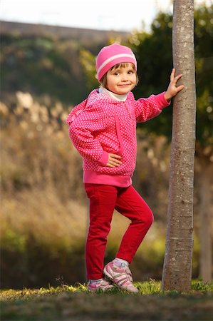 simsearch:400-05248187,k - A picture of a young cute girl posing by the tree in the park Photographie de stock - Aubaine LD & Abonnement, Code: 400-04297513
