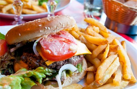 steak and fries - American cheese burger with fresh salad Photographie de stock - Aubaine LD & Abonnement, Code: 400-04298225