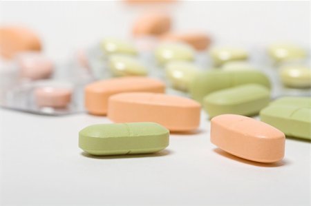 simsearch:400-07681009,k - Heap of various pills Stockbilder - Microstock & Abonnement, Bildnummer: 400-04298283