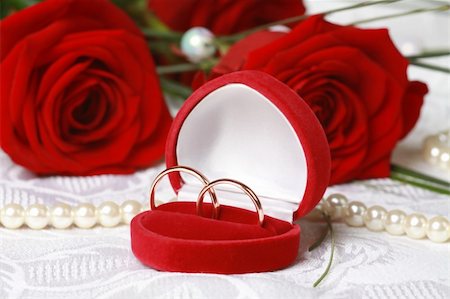 simsearch:400-04801864,k - Wedding rings in red box against beautiful red roses on lace background Stock Photo - Budget Royalty-Free & Subscription, Code: 400-04298465