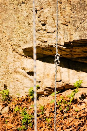 simsearch:400-04259396,k - Rock climbing rope hanging from the rocks Fotografie stock - Microstock e Abbonamento, Codice: 400-04298468