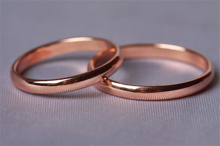 simsearch:400-04801864,k - Closeup wedding rings on silk background Stock Photo - Budget Royalty-Free & Subscription, Code: 400-04298463