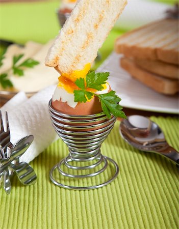 simsearch:400-08338441,k - Dipping roasted toast in soft boiled egg for breakfast Stockbilder - Microstock & Abonnement, Bildnummer: 400-04298521