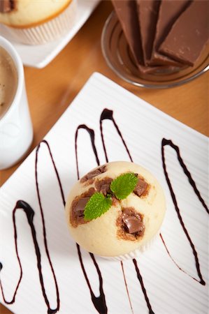 simsearch:400-08432236,k - Delicious chocolate muffin on a decorated plate Fotografie stock - Microstock e Abbonamento, Codice: 400-04298522