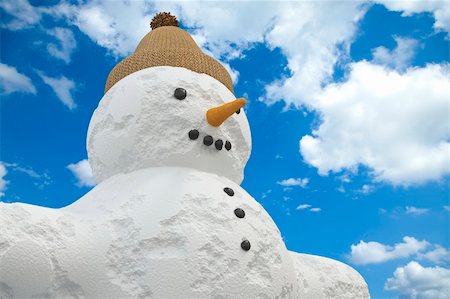 Snowman in front of a cloudy sky Foto de stock - Royalty-Free Super Valor e Assinatura, Número: 400-04298534