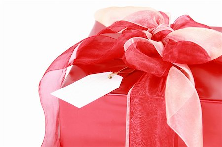 simsearch:400-04233255,k - Red christmas gift box with blank tag isolated on white background Foto de stock - Super Valor sin royalties y Suscripción, Código: 400-04298657