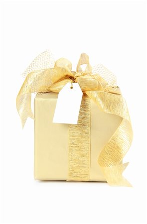 simsearch:400-04233255,k - Golden christmas gift box with blank paper tag isolated on white background Foto de stock - Super Valor sin royalties y Suscripción, Código: 400-04298659