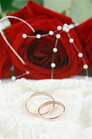 simsearch:400-04801864,k - Wedding rings on lace against red rose Stock Photo - Budget Royalty-Free & Subscription, Code: 400-04298674