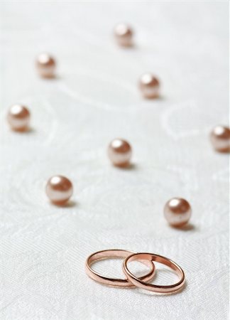 simsearch:400-04801864,k - Wedding rings on lace light background with pearls Stock Photo - Budget Royalty-Free & Subscription, Code: 400-04298676