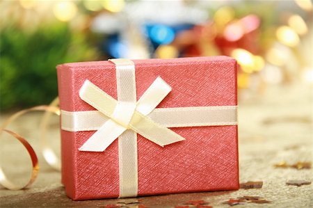 simsearch:400-04532808,k - Christmas gift box with ribbon bow against christmas background Fotografie stock - Microstock e Abbonamento, Codice: 400-04298687