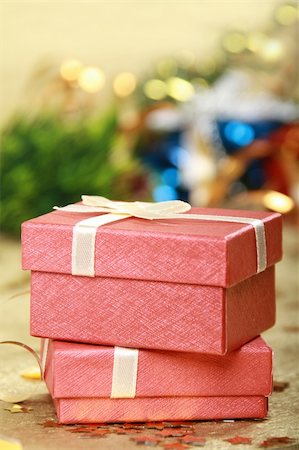 simsearch:400-04532808,k - Christmas gift box with ribbon bow against christmas background Fotografie stock - Microstock e Abbonamento, Codice: 400-04298688