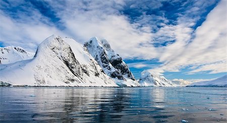 simsearch:400-04900502,k - Beautiful snow-capped mountains against the blue sky Stockbilder - Microstock & Abonnement, Bildnummer: 400-04299216