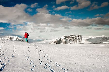 footprint winter landscape mountain - Man climbs on a snow slope with skis in hand. Antarctica. Photographie de stock - Aubaine LD & Abonnement, Code: 400-04299243
