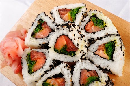 simsearch:400-05299211,k - Sushi rolls with tuna and green onion top view Foto de stock - Super Valor sin royalties y Suscripción, Código: 400-04290112