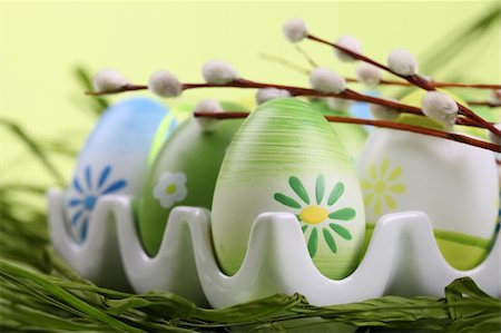 simsearch:400-04291976,k - Colorful Easter eggs in an egg holder. Shallow dof Photographie de stock - Aubaine LD & Abonnement, Code: 400-04291983