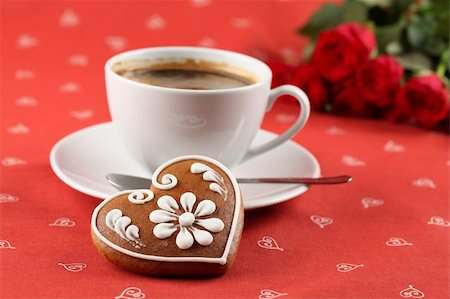 Gingerbread heart with coffee and red roses on red background. Shallow dof Stock Photo - Budget Royalty-Free & Subscription, Code: 400-04291993