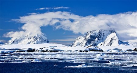 simsearch:400-04299207,k - Beautiful snow-capped mountains against the blue sky in Antarctica Stock Photo - Budget Royalty-Free & Subscription, Code: 400-04292322