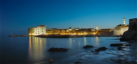 simsearch:400-06692838,k - Night panoramic view of old Dubrovnik town in Croatia Stockbilder - Microstock & Abonnement, Bildnummer: 400-04292479