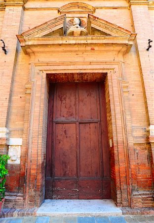 Close-up Image Of Wooden Ancient Italian Door Stock Photo - Budget Royalty-Free & Subscription, Code: 400-04292699