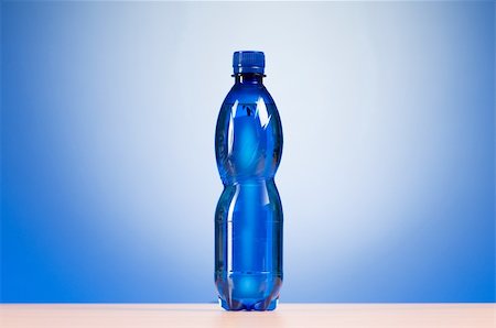 simsearch:400-04711939,k - Bottle of water against colorful gradient background Photographie de stock - Aubaine LD & Abonnement, Code: 400-04292887