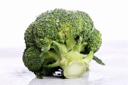 simsearch:400-07822704,k - Fresh and wet broccoli Photographie de stock - Aubaine LD & Abonnement, Code: 400-04292940