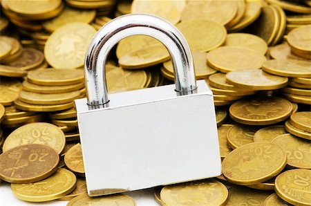 simsearch:400-05261100,k - Concept of financial security with lock and coins Fotografie stock - Microstock e Abbonamento, Codice: 400-04292962