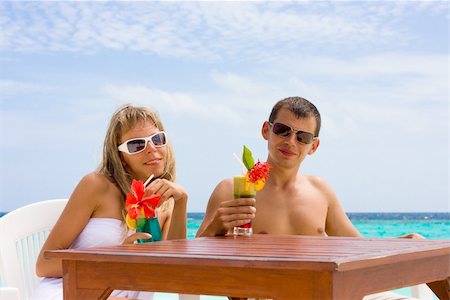 simsearch:400-06172845,k - honeymoon with cocktails on a tropical beach Photographie de stock - Aubaine LD & Abonnement, Code: 400-04293026