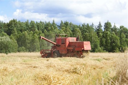 combine harvester in track of work gatherings of cereal Stock Photo - Budget Royalty-Free & Subscription, Code: 400-04293650