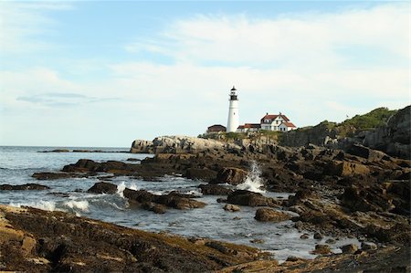 simsearch:6129-09086658,k - Portland Haed Lightouse in the distance on a rocky clif with partly cloudy skies. Stockbilder - Microstock & Abonnement, Bildnummer: 400-04304245