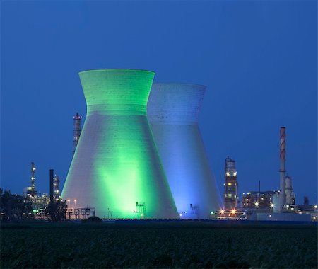 power plant night - A coal power station and night blue sky Foto de stock - Super Valor sin royalties y Suscripción, Código: 400-04304825